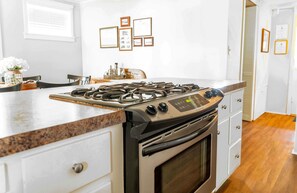 Rumah, Beberapa Tempat Tidur, patio (House on the Bay) | Dapur pribadi | Lemari es, microwave, oven, dan kompor