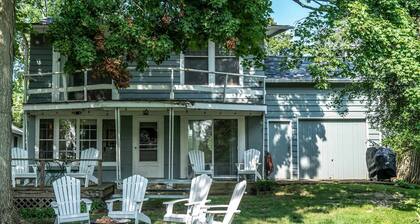 Williams Bay Lakefront Retreat - Walk the Lakepath