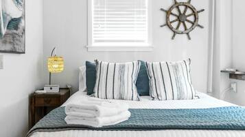 House, Multiple Beds, Patio (House on the Bay) | 2 bedrooms, free WiFi