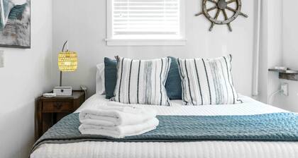 Williams Bay Lakefront Retreat - Walk the Lakepath