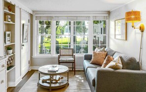 House, Berbilang Katil, Patio (House on the Bay) | Ruang tamu | TV