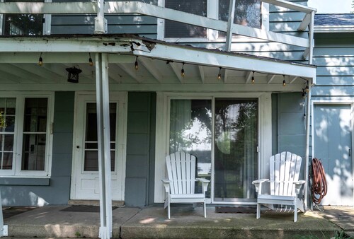 Williams Bay Lakefront Retreat - Walk the Lakepath