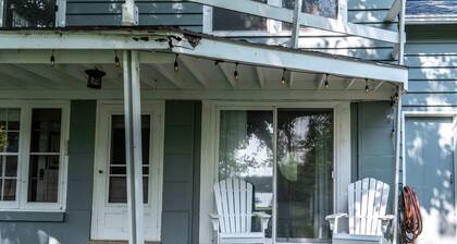 Williams Bay Lakefront Retreat - Walk the Lakepath
