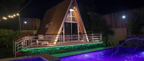 Casa, 4 habitaciones, con acceso para personas discapacitadas, para fumadores | Alberca | Alberca techada