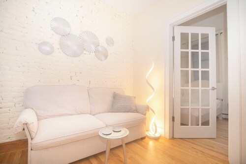 East7 Village Center Apartment w Full Amenities Great New York Location