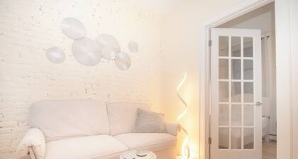 East7 Village Center Apartment w Full Amenities Great New York Location