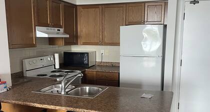EXECUTIVE CONDO, (FULLY FURNISHED)
One bedroom plus den, located in Mississauga.