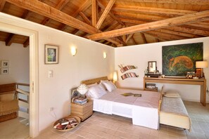 3 bedrooms, desk, iron/ironing board, travel crib