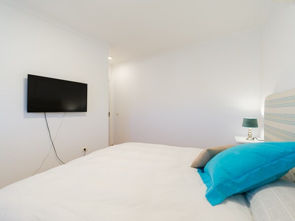 1 bedroom, individually furnished, iron/ironing board