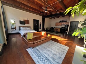 1 slaapkamer, een strijkplank/strijkijzer, gratis wifi