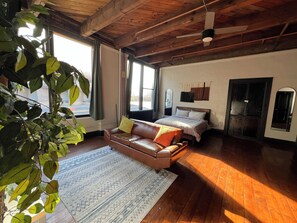 1 slaapkamer, een strijkplank/strijkijzer, gratis wifi