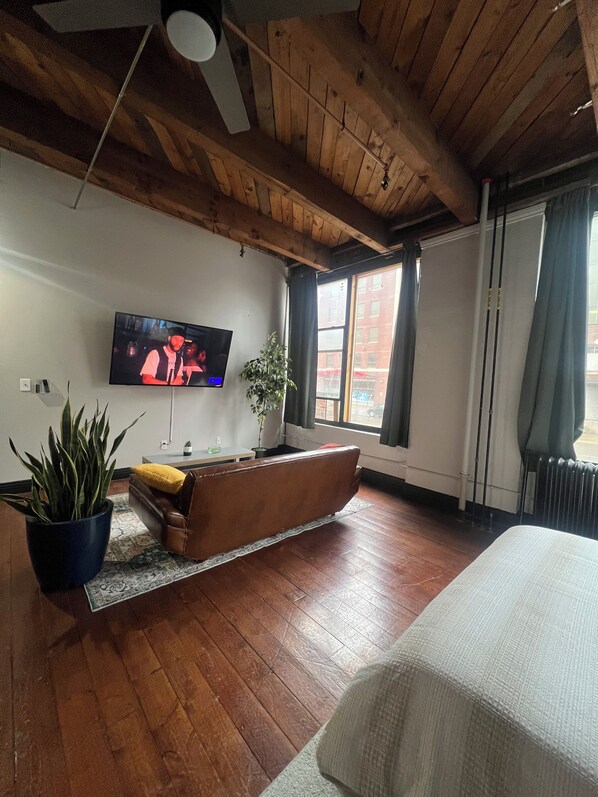 1 slaapkamer, een strijkplank/strijkijzer, gratis wifi