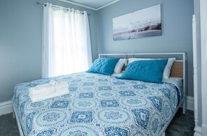 Nhà, nhiều giường, sân hiên, quang cảnh vườn (Maplewood Manor) | 6 phòng ngủ, truy cập Internet không dây miễn phí 