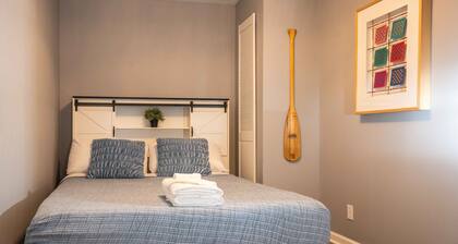 Maplewood Manor - Chic 6 BDR Downtown Walworth