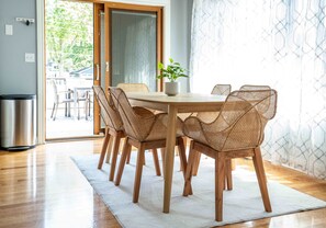 Casa, varias camas, patio, vistas al jardín (Maplewood Manor) | Restauración