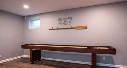 Maplewood Manor - Chic 6 BDR Downtown Walworth