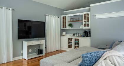 Maplewood Manor - Chic 6 BDR Downtown Walworth