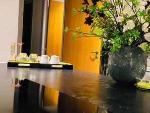 Yhteismajoitus, 4 makuuhuonetta, tupakointi sallittu, näköala puutarhaan | Ruokasali