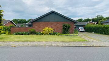Shared Dormitory, 4 Bedrooms, Smoking, Garden View | Front of property