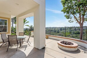 Outdoor dining - Luxury Gated Single Family Retreat / Views /Trails / Resort Pool (Carlsbad)