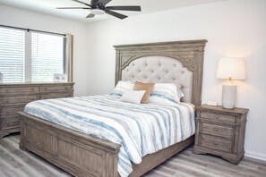 4 室のベッドルーム、WiFi、ベッドシーツ