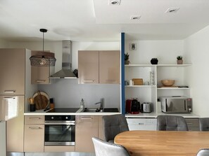 Micro-ondes, four, plaque de cuisson, lave-vaisselle