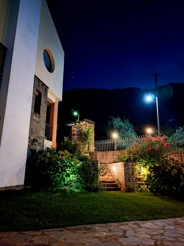 Spacious 3-bedroom apartment with AC, WiFi in marvelous Mantio