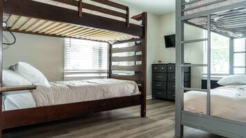 House, Multiple Beds, Patio, Garden View (The Clover Cottage) | 2 bedrooms, individually decorated, individually furnished, bed sheets