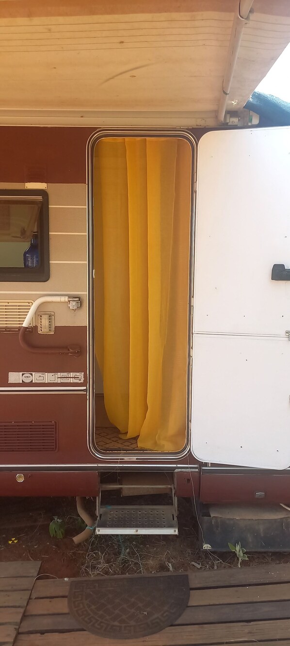 Casa rodante, varias habitaciones, para fumadores | Detalle exterior