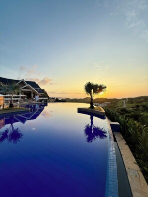 Pool - Raffy White Boracay (Malay)