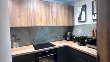 Mikroaaltouuni, uuni, liesi