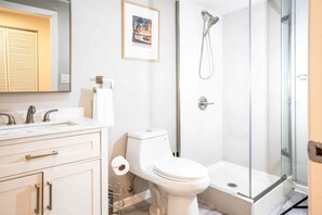 獨棟房屋, 多張床, 庭院, 花園景觀 (The Greystone) | 浴室 | 毛巾