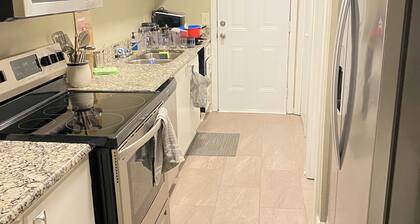 Charming 2-bedroom house with AC, WiFi in lovely Columbia
