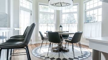 House, Multiple Beds, Patio, Garden View (Tranquil Family Retreat) | Dining