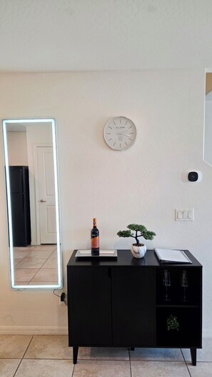 Interior - ⭐️ Luxury, Sleek & Modern Vibes! Stylish home just 15 min to Downtown! ✅️ (Las Vegas)