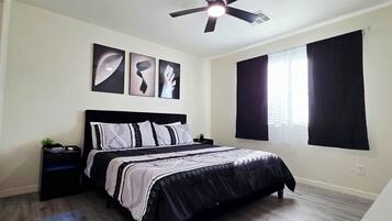 3 soverom, safe på rommet, skrivebord og strykejern/-brett