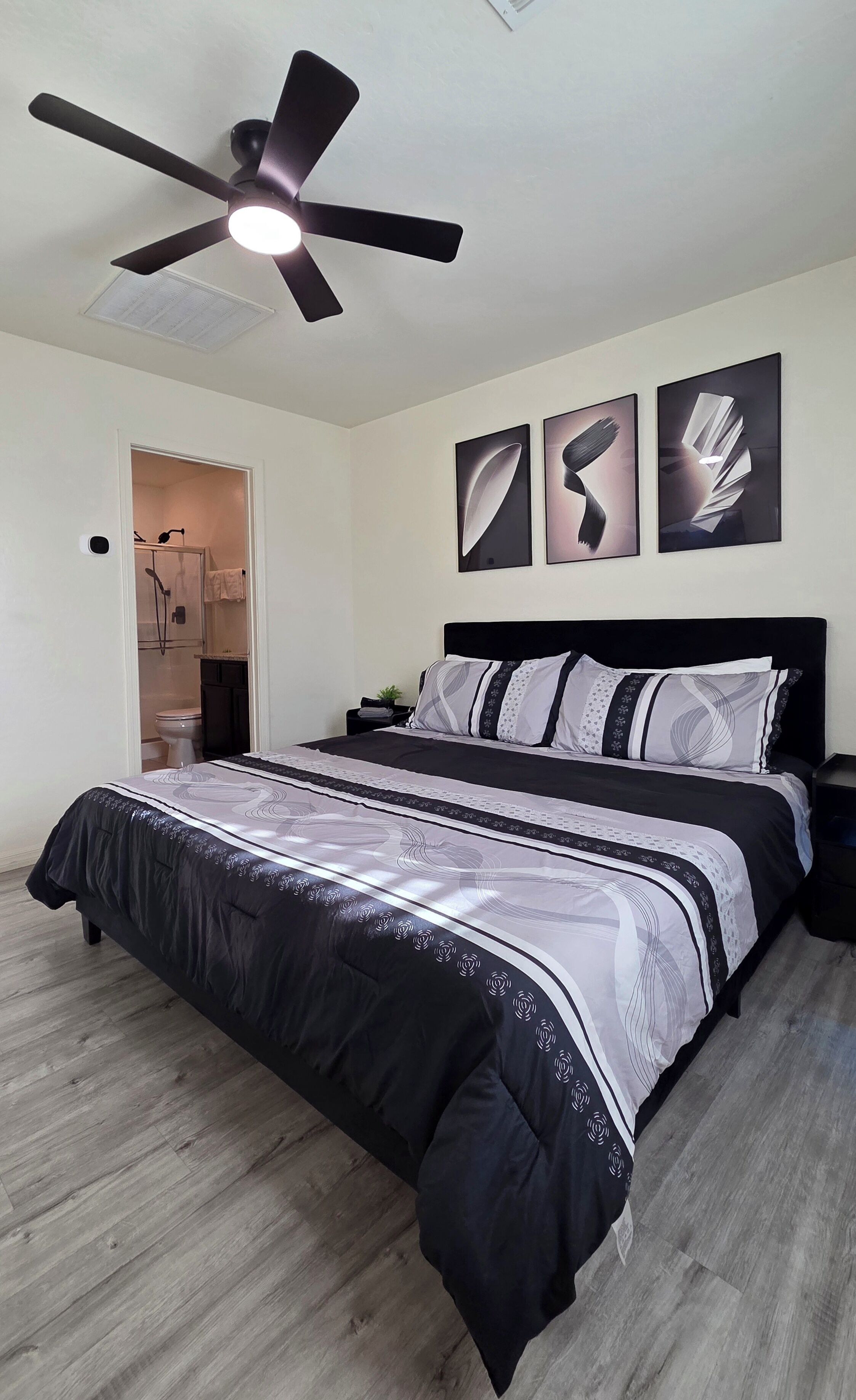 3 bedrooms, in-room safe, desk, iron/ironing board