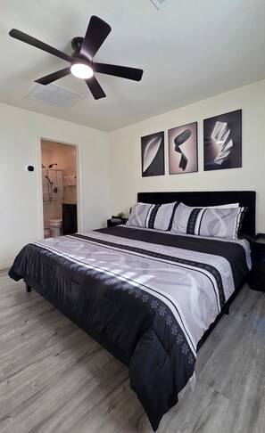 3 slaapkamers, een kluis op de kamer, een bureau