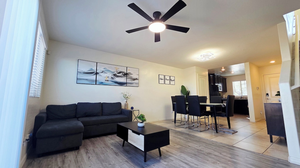 ⭐️⭐️⭐️⭐️⭐️ Sleek Design. Elevated Stay|15 Min To Downtown! ️ - North Las Vegas, NV
