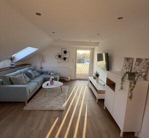 Een smart-tv en een open haard