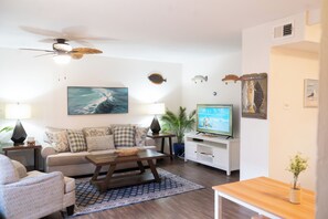Smart TV - Cute! Cozy Corpus Christi Condo with All the Essentials. Minutes From Everything (Corpus Christi)