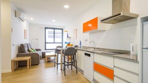A modern apartment with a kitchen, dining area, and living room. - Vivente 4C By Canarias Getaway (Arucas)