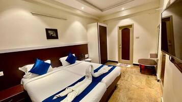 Kamar Double Deluks | Seprai premium, meja kerja, ruang kerja ramah laptop, dan Wi-Fi gratis