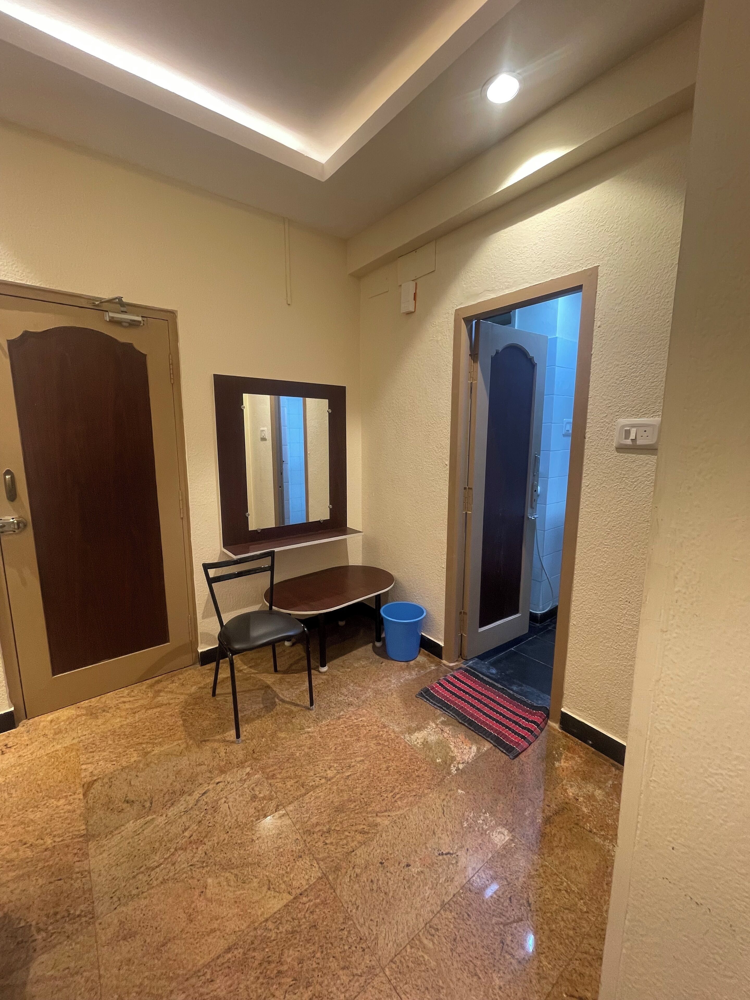 豪華雙人房 | 高級寢具、書桌、筆電工作空間、免費無線上網