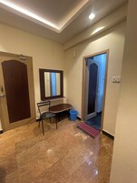 华丽双人房 | 高档床上用品、办公桌、笔记本电脑工作区、免费 WiFi