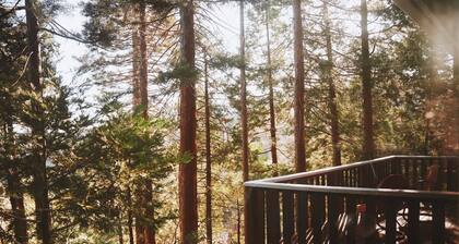 The Crescent Moon Cabin with Lakeviews & Wood burning Fireplace