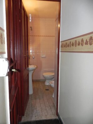 Bathroom - Hotel Orleans (Buenos Aires)