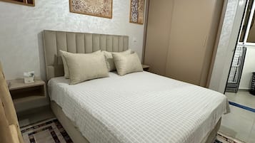 2 bedrooms, iron/ironing board, free WiFi, bed sheets