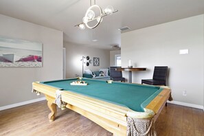 Games room - 2 Master Suites • Heated Pool • Private Hot Tub (Cape Coral)