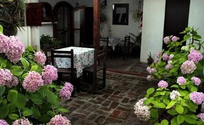 Khu ẩm thực ngoài trời